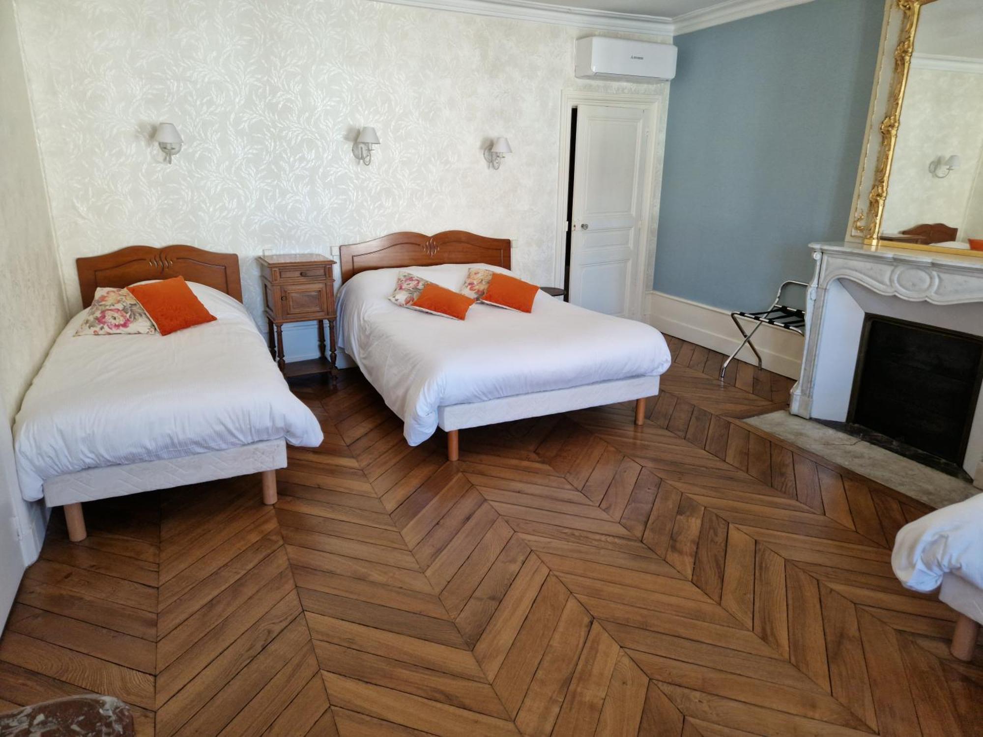 Hotel De La Ferte Chagny  Buitenkant foto