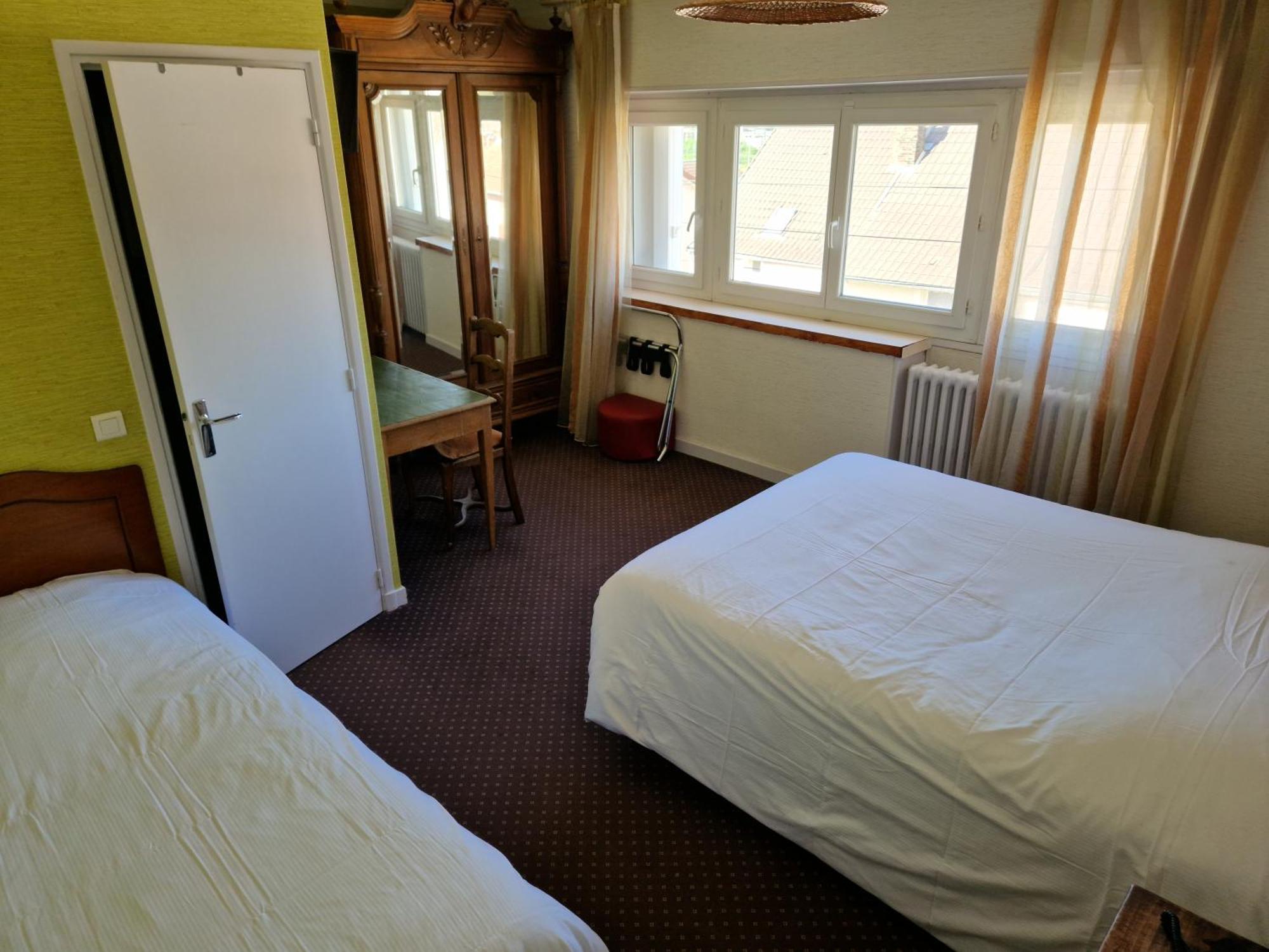 Hotel De La Ferte Chagny  Buitenkant foto