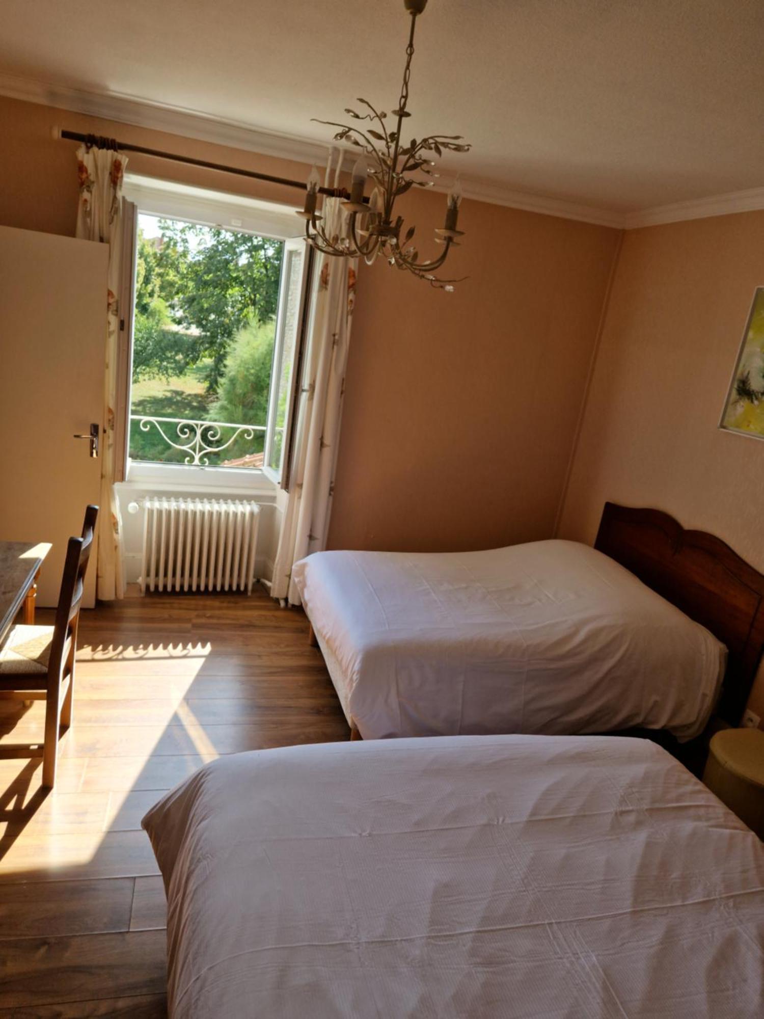 Hotel De La Ferte Chagny  Buitenkant foto