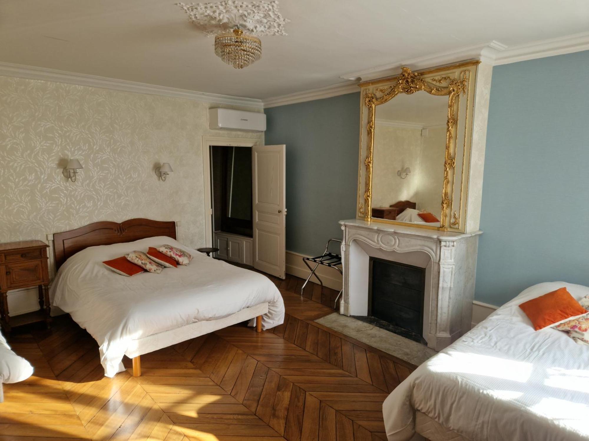 Hotel De La Ferte Chagny  Buitenkant foto