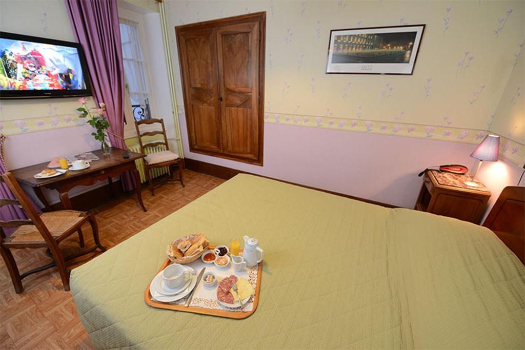 Hotel De La Ferte Chagny  Buitenkant foto